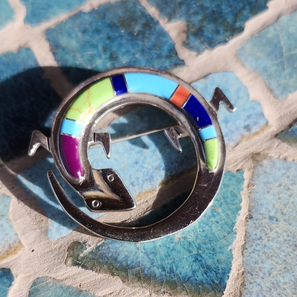 Sterling, inlaid Lizard SIGNED pin/pendant - Picture 16 of 16
